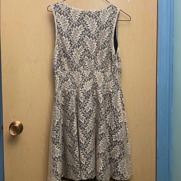 Tan dress - Picture 3 of 3